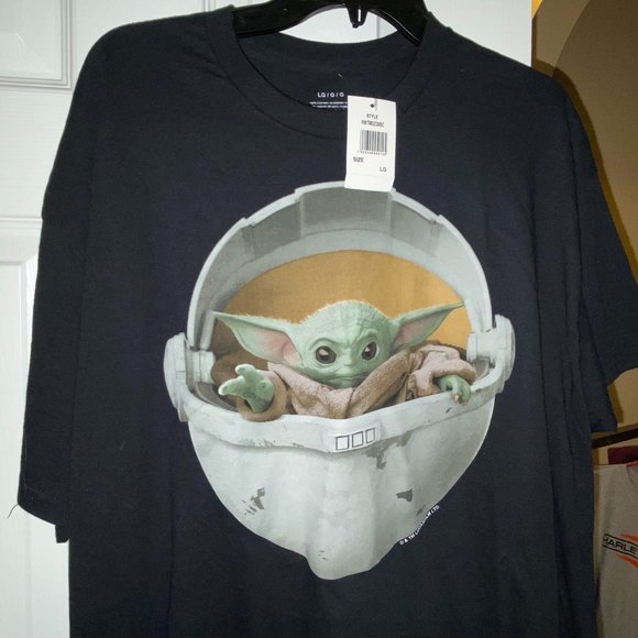 New with Tags Baby Yoda Grogu T Shirt.  Star Wars Mandalorian Men's Large.  Navy - Picture 1 of 1